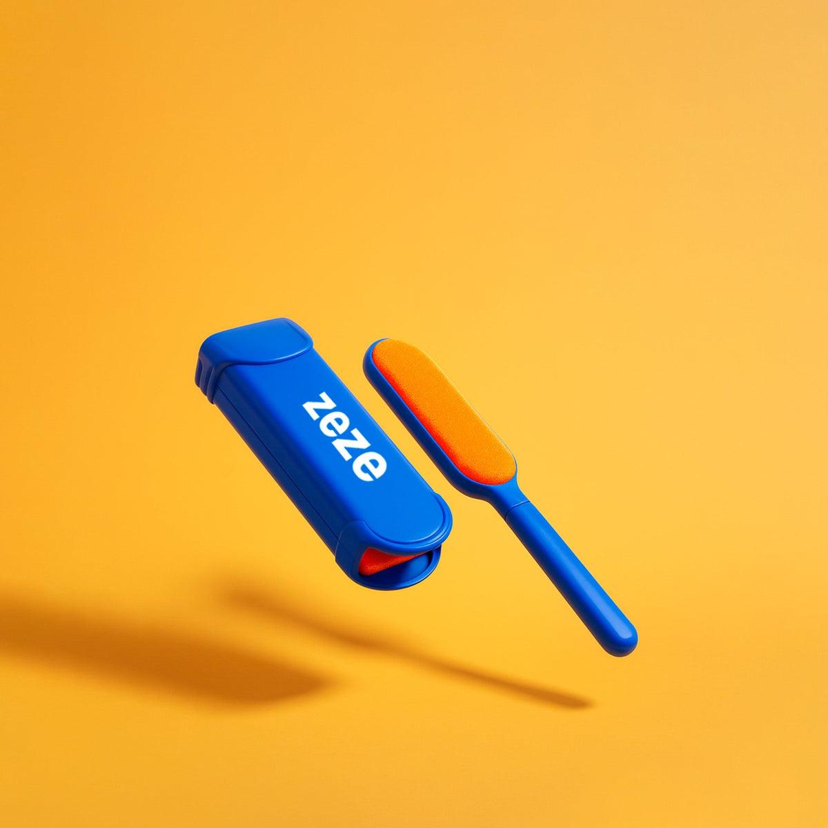 Magic Fur Brush by Zeze to remove pet hair from textiles