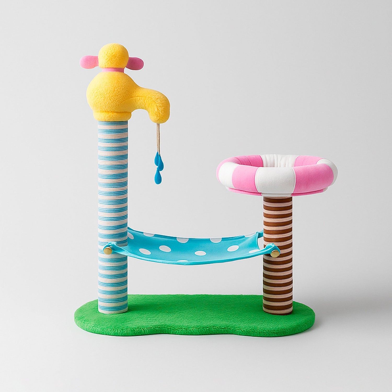 Albero per gatti Bath Tap Tree di Zeze con design ispirato a rubinetto