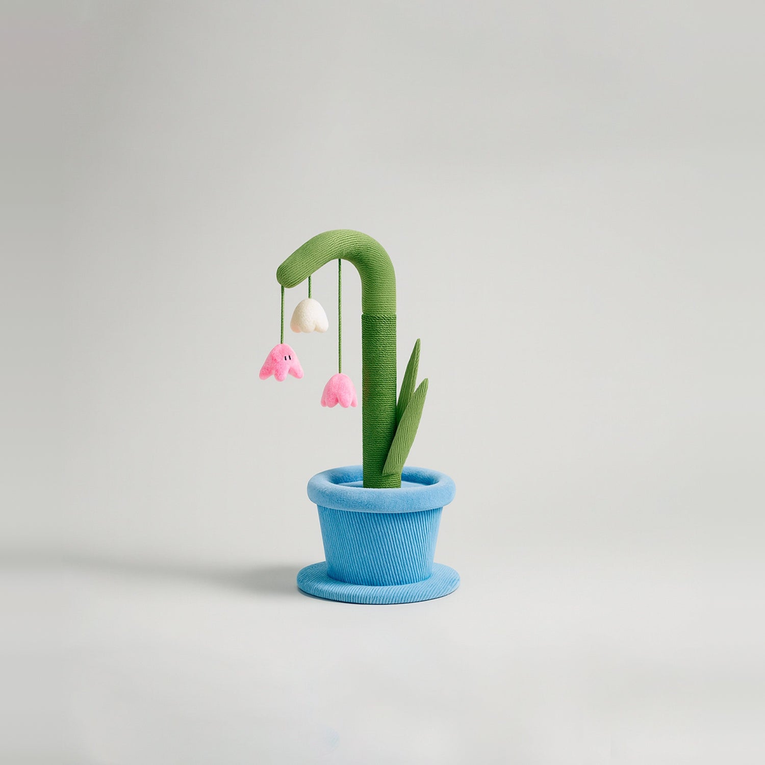 Zeze Lily of the Valley scratching tree for cat activity