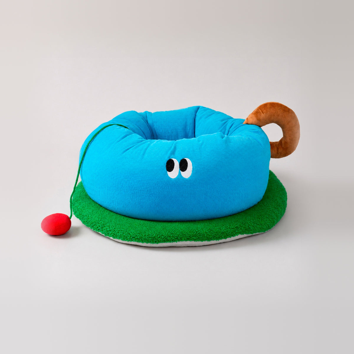 Zeze TeaCup Fun bed with teacup design for dogs and cats