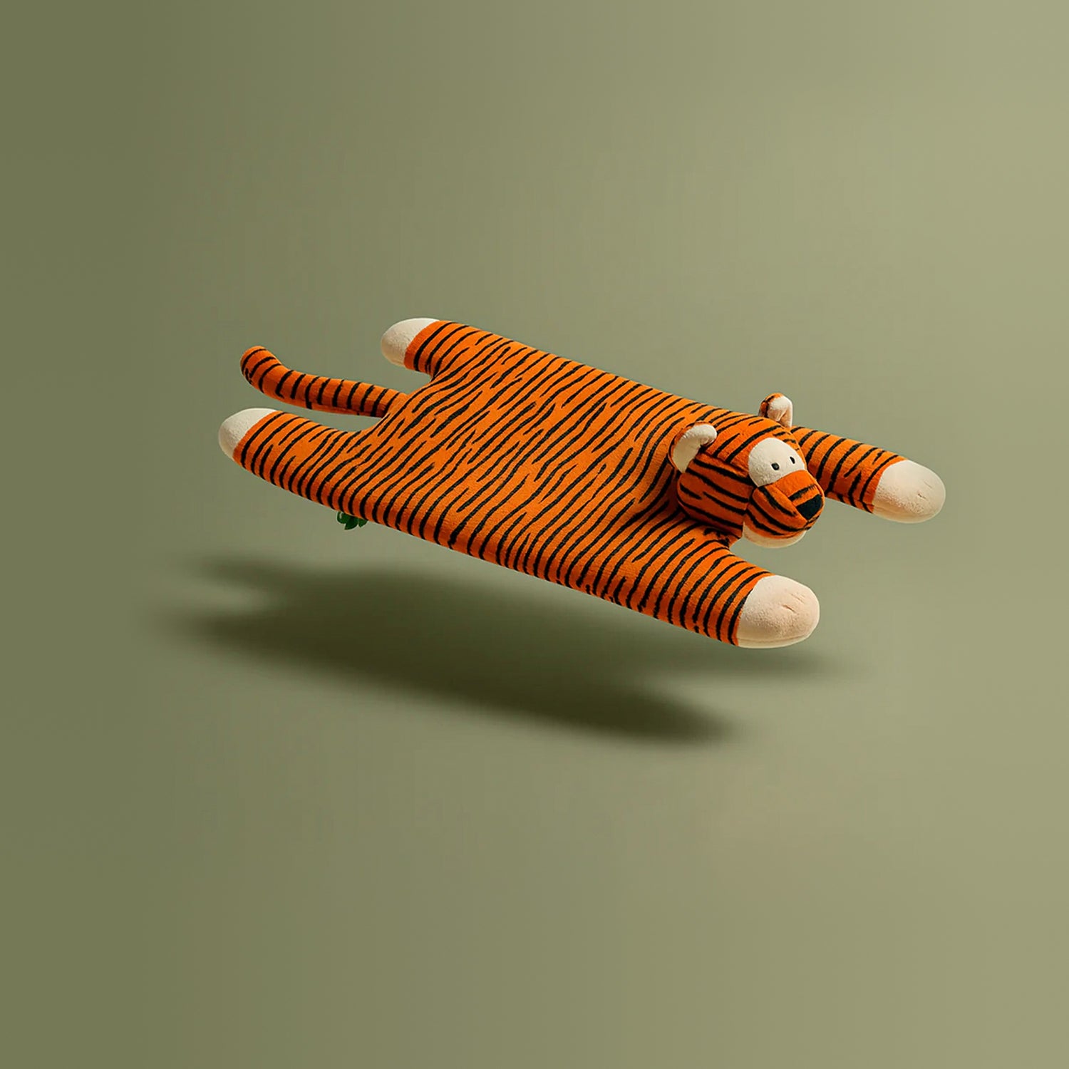 Zeze Sleepy Tiger shelter tiger-shaped warm tones for pets