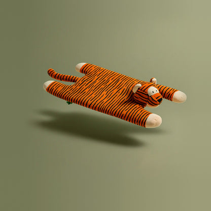 Zeze Sleepy Tiger shelter tiger-shaped warm tones for pets